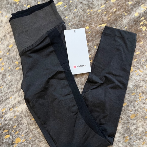 NWT Lululemon Seamless Mesh Training Tight - Picture 6 of 6